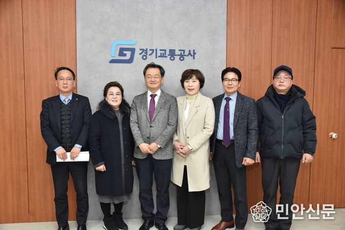 * 인터뷰 참석자 1. 강명희 경기도지역신문협의회 회장(과천시대신문 대표) 2. 김숙자 고문(이천설봉신문 대표<br>
3. 윤관호 파주타임스 대표 4. 김기만 한북신문 대표 5. 김주한 연천신문 기자