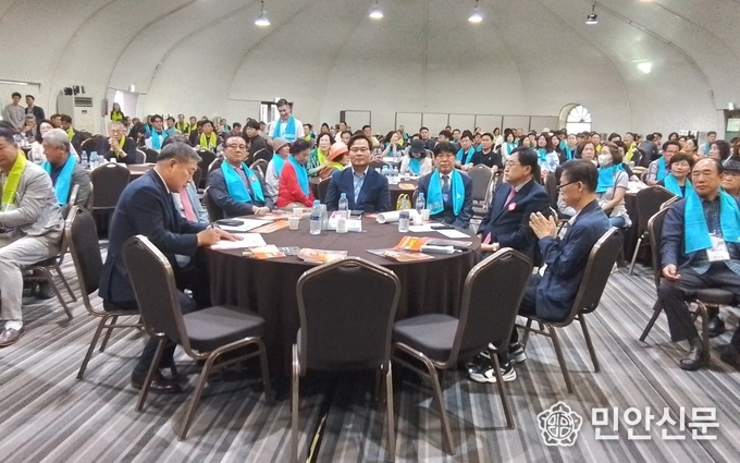 ‘한지협 학술대회 및 하계수련회’ 개회식에는 김학홍 경북도 행정부지사, 김태형 경북도교육청 부교육감, 주낙영 경주시장, 이철우 경주시의회 의장 등 내빈들이 참석했다.